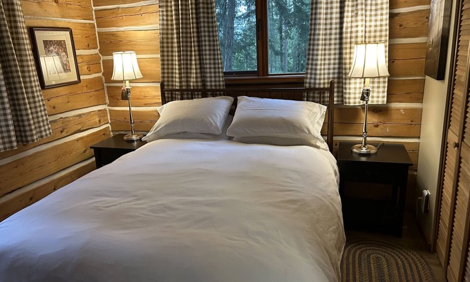 Mayne Island Cabin | Cloud 99! Escape to Mayne Island! Grand views, Hot Tub, Peaceful, Pets Welcome!n