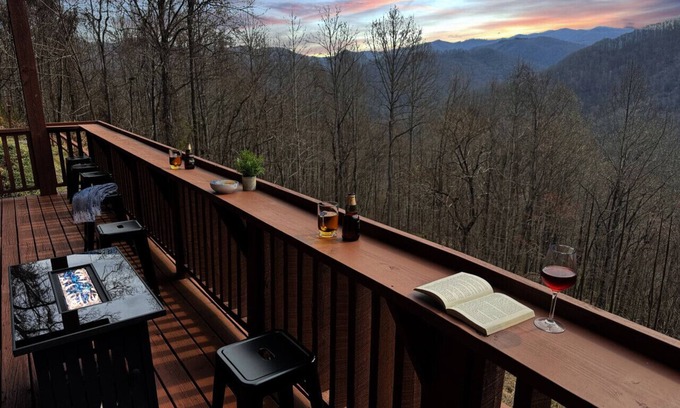 Bryson City Apartment | Cloud Nine Retreat; sleeps 22|barrel sauna|hot tub