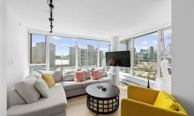 Crosstown Condo | Cloud Twenty Nine