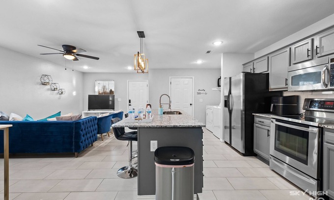 Fayetteville House | Cloud9✨ 5 mins to DT, Dickson, UofA! Sleeps 7️⃣❗️