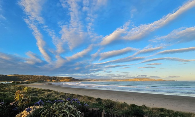 Curio Bay House | CLOUD9 Curio Bay, beachfront, Porpoise Bay.