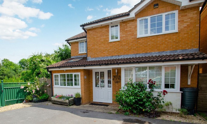 Chard House | Cloudberry - Four Bedroom House, Sleeps 6