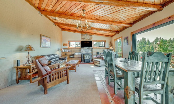 Cloudcroft Cabin | Cloudcroft Cabin w/View ~ 4 Mi to Ski Cloudcroft!