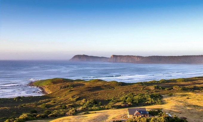 South Bruny House | Cloudy Bay Villa - Cloudy Bay Villa offers visitors a unique experience on secluded south Bruny Island. This spectacular two-story house on a gentle rise over Whalebone Point offers some of the best views in Tasmania.