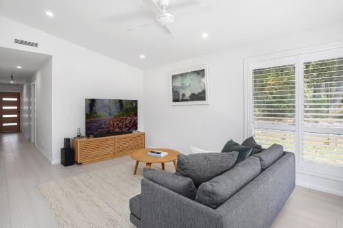 St. Georges Basin House | Clovelly - Book 3 nights, pay for 2!