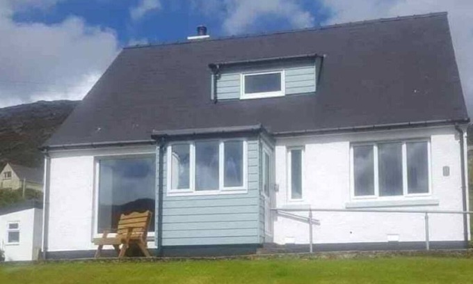 Tarbert House | Clovelly Torran Glas a 5 Star luxury retreat for couples. Pet-Friendly!