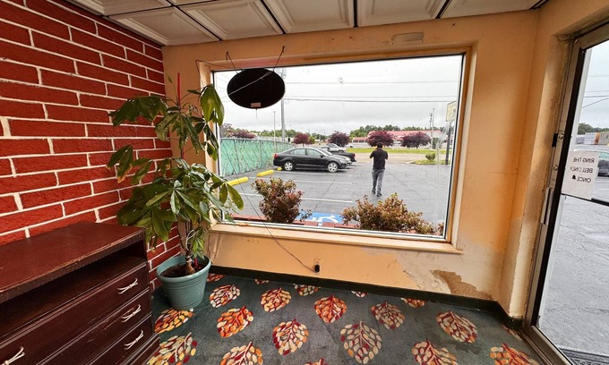 South Richmond Hotel | Cloverleaf Motel By Belvilla Richmond Near Turnpike