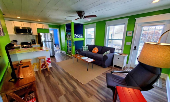 Mexico Beach House | Clown Fish Cottage - Pet Friendly with King Bed