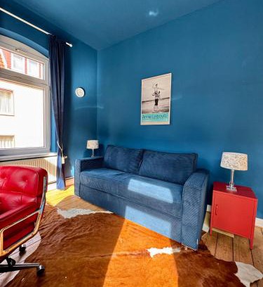 Oststadt/Stadtfeld Apartment | CLS Große City Altbau Wohnung für 4 Personen mit XXL Dusche, neues Bad, Dielen, Schlafsofa 160x200 mit 20cm Matratze, Smart TV & schnellem WLAN in Hildesheim Ost, Nähe HAWK, Uni, Bosch, Ostbahnhof, A7