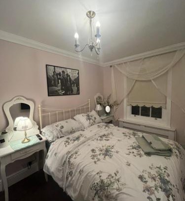 London Borough of Hounslow House | Cluaine Meala cottage