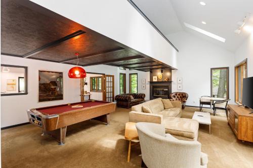 Thompsonville House | Club 100 - Crystal Mountain