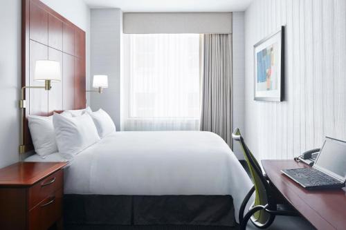 The Loop Hotel | Club Quarters Hotel Central Loop, Chicago