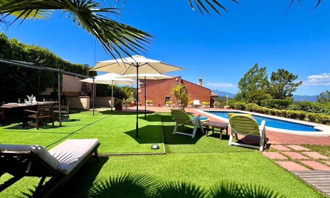 Mont Barbat Villa | Club Villamar - Come and enjoy your holyday in this beautiful villa