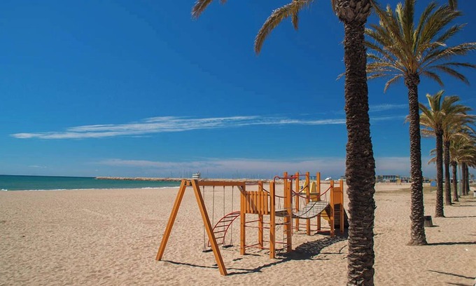 Comarruga Villa | Club Villamar - Luxurious villa with a private pool, 300 meters from the beach, located in a new .