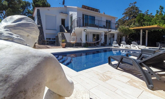 Canyelles Villa | Club Villamar - Nice and cozy villa with private pool with salt water,located at only 800 km from.