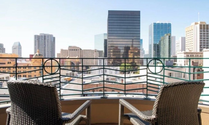 Gaslamp Quarter Hotel | Club Wyndham Harbour Lights - Studio