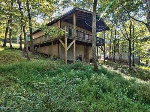 East Stroudsburg Ski Chalet | Clubhouse Lakeview Chalet