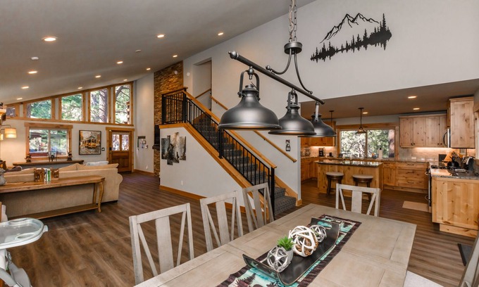 Truckee House | Clubhouse On Hole 10, Hot Tub, Sauna, GameRoom, Pool Table, Arcades, Walk To Hole 1 & Driving Range