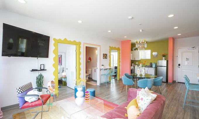 Maxwell House | 🎸🎇 CLUELESS HOME IN NASH-VEGAS! WALKABLE LOCATION!