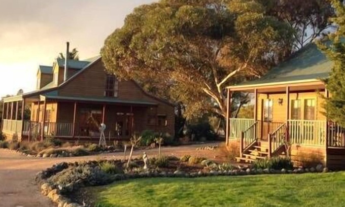 Clunes House | Clunes Cottages Clunes Victoria