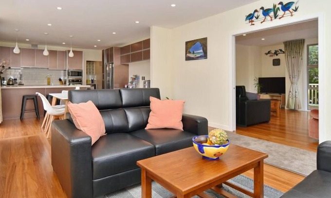 Ilam Apartment | Clyde 106 - Contemporary Premium Holiday Home Next to a Sparkling Stream