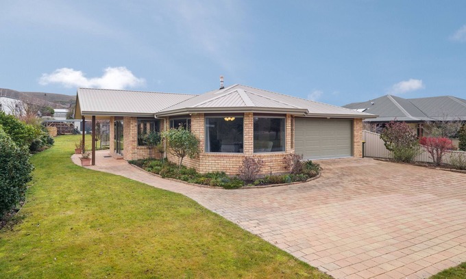 Clyde Cottage | CLYDE GOLFER'S RETREAT - CLYDE HOLIDAY HOME, family friendly in Clyde