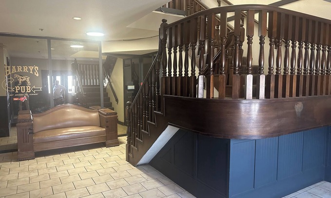 Surrey Hotel | Clydesdale Inn