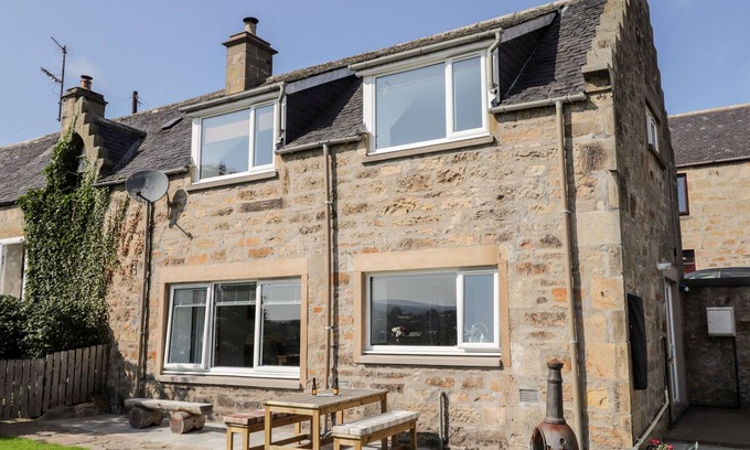 Elgin Cottage | CLYNE COTTAGE, pet friendly, with open fire in Elgin
