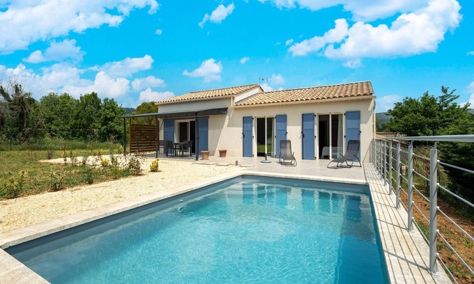 Saint-Andre-de-Roquepertuis House | Cosy holiday home with pool