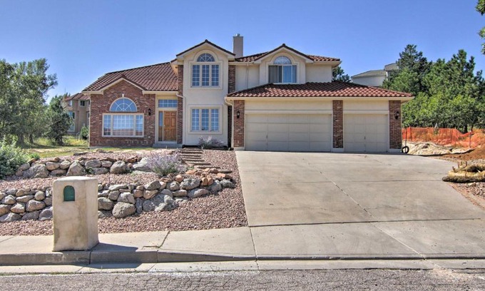 Northwest Colorado Springs Apartment | CO Springs Apartment Less Than 6 Mi to Garden of the Gods!