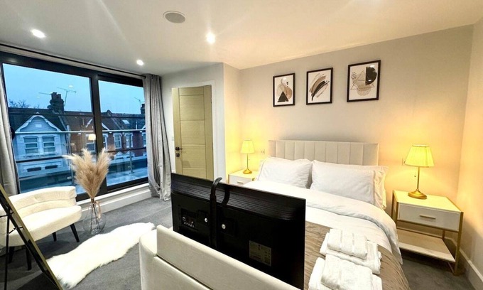 Bruce Grove Apartment | Coach House 3 Bedroom Apartment