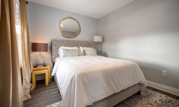 Melrose Park House | Coach House | Free parking | 15-Min from Chicago