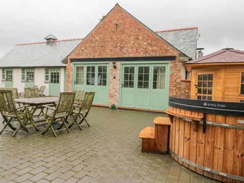 Hendrerwydd House | Coach House