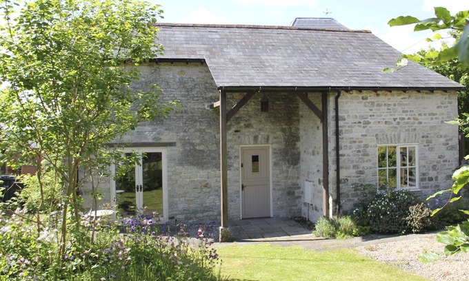 Corton Cottage | Coach House In The Picturesque Village Of Mere
