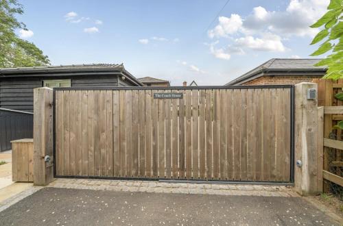Bury St Edmunds House | Coach House with Hot Tub in Idyllic Nowton