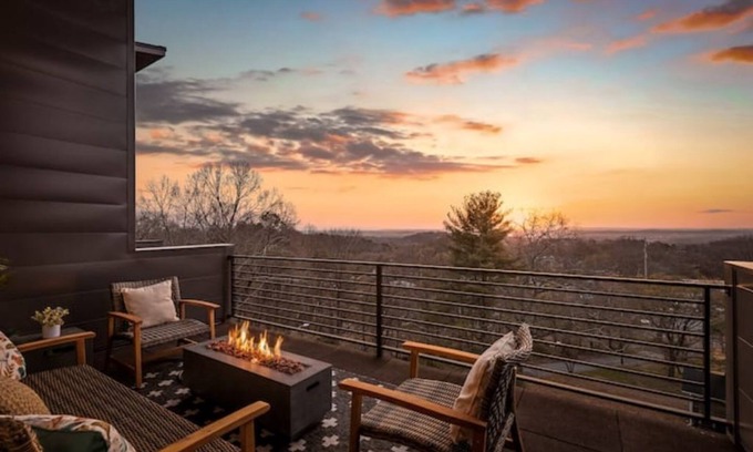 East Ridge House | Coachella -An Atomic Ridge Home