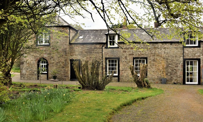Carsethorn Cottage | Coachmans Cottage - a cottage that sleeps 10 guests in 4 bedrooms