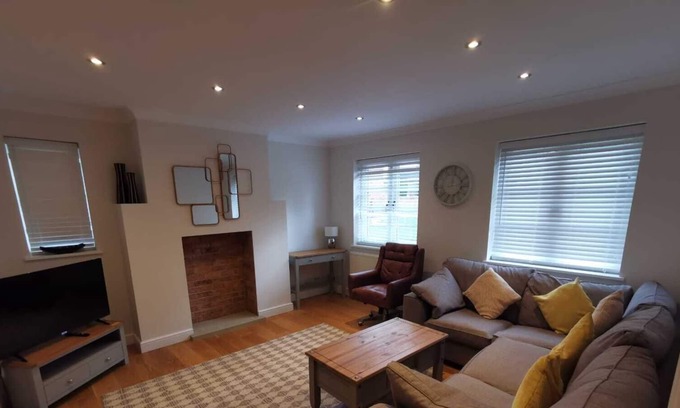 Banbury House | Coachmans Cottage,Banbury