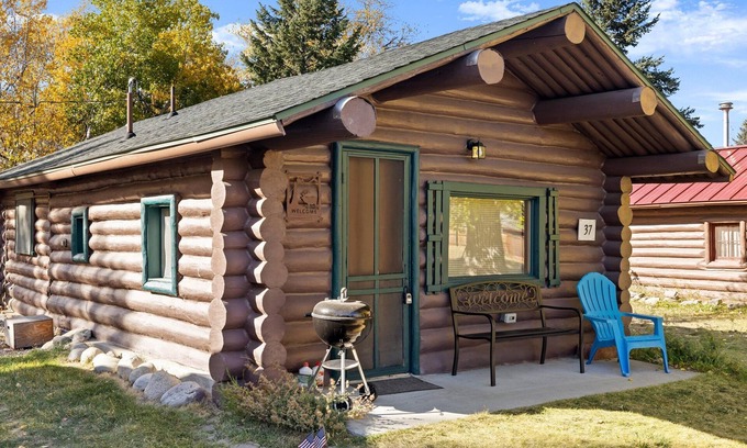 Red Lodge House | Coal Creek Cabin- fireplace, WiFi, dog friendly and is a short distance from downtown and mountains.