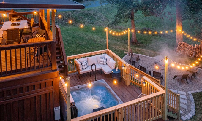 Summerlee House | Coal Miners Casa - Family Friendly - Hot Tub - 5 Miles To NRG National Park