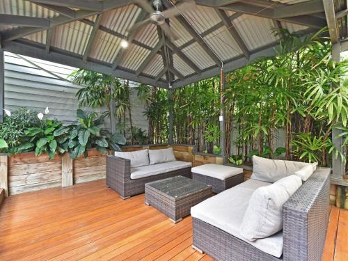 Coal Point House | Coal Point Absolute Waterfront