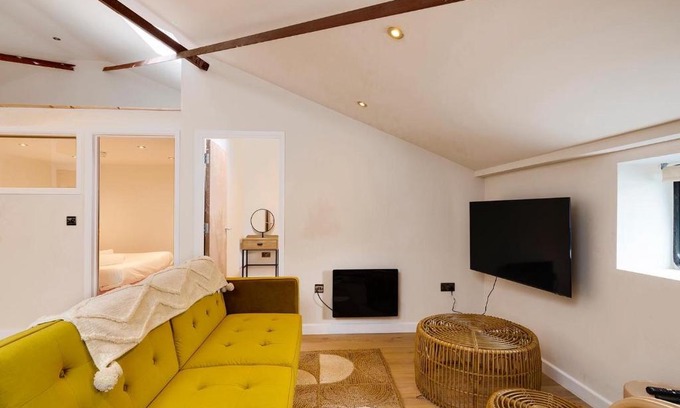 Southville Apartment | CoalShed Lofts - Groups -Exclusive Use