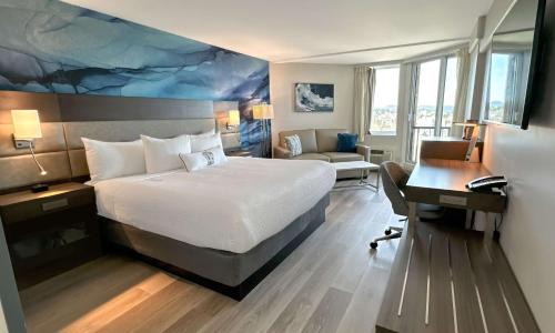 Regional District of Nanaimo Hotel | Coast Bastion Hotel