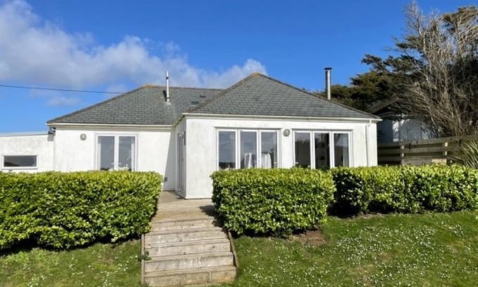 Mawgan Porth Cottage | Coast Cottage - stunning sea views & large garden. Dog friendly family home