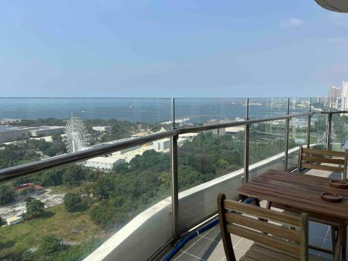 Pasay Apartment | Coast of Finland: Stunning Manila Bay & Sunset