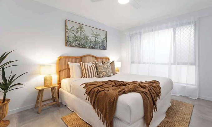 Buddina House | Coastal 3BR Beachside Haven, Pet-Friendly!