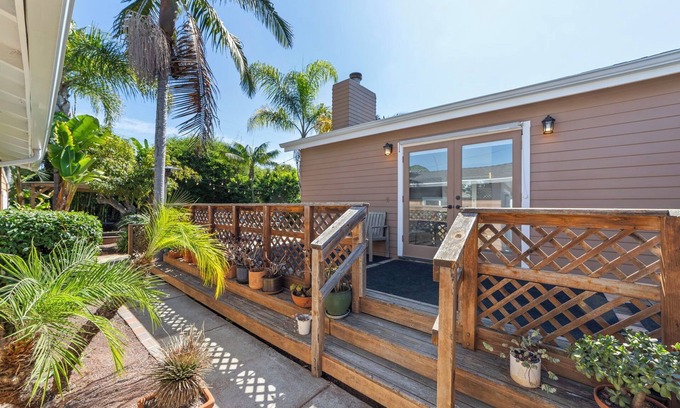 South Oceanside House | Coastal 3br Lush Getaway - Monthly