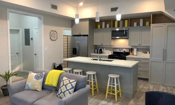 Nassau House | Coastal 4 bed/2 bath Townhouse Near Beach
