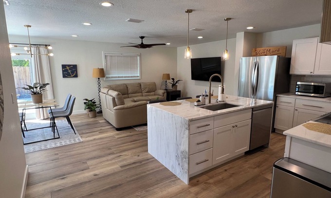 South Gate Ridge House | Coastal 4BR Pool Home – Close to Beach 12mins