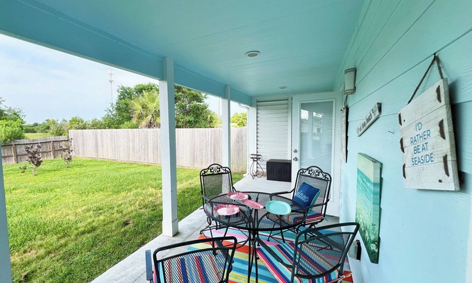 Dickinson House | Coastal Artist Retreat - Family and Pet Friendly, Fenced Backyard-2/2